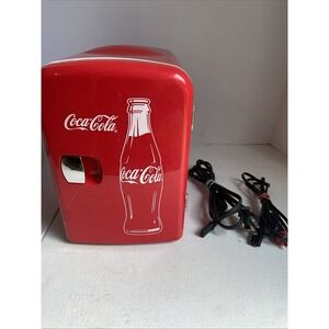 2021 Coca-Cola KWC-4 4 Liter/6 Can Portable Fridge/Mini Cooler, Red TESTED/CLEAN